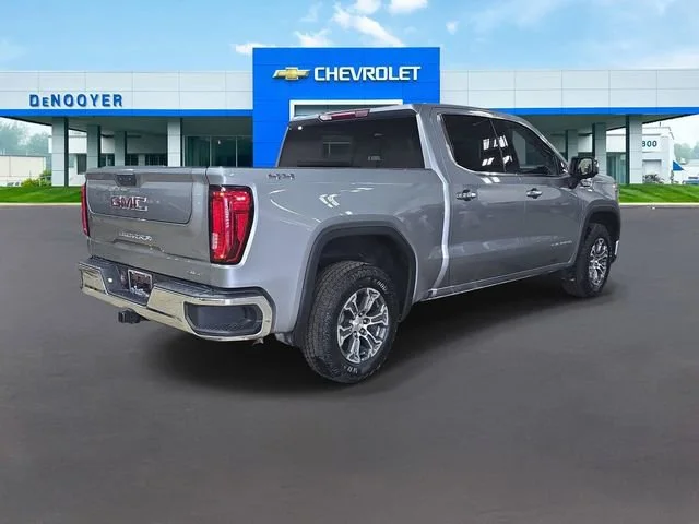 2024 GMC Sierra 1500 SLT - Photo 9