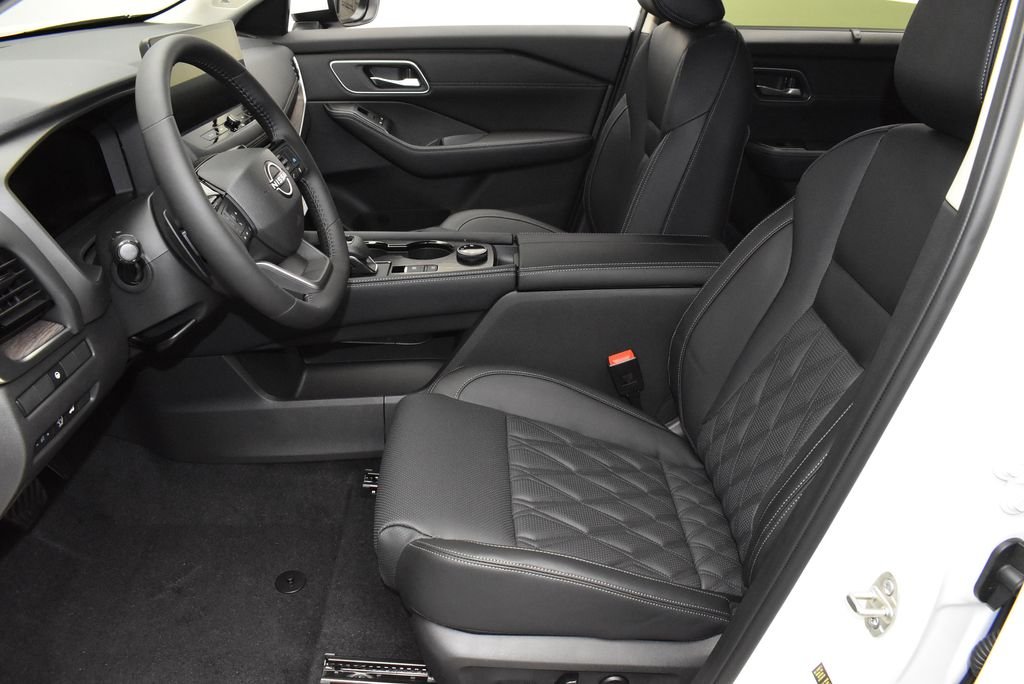 New 2026 Everest White Pearl TriCoat Nissan Platinum image 13
