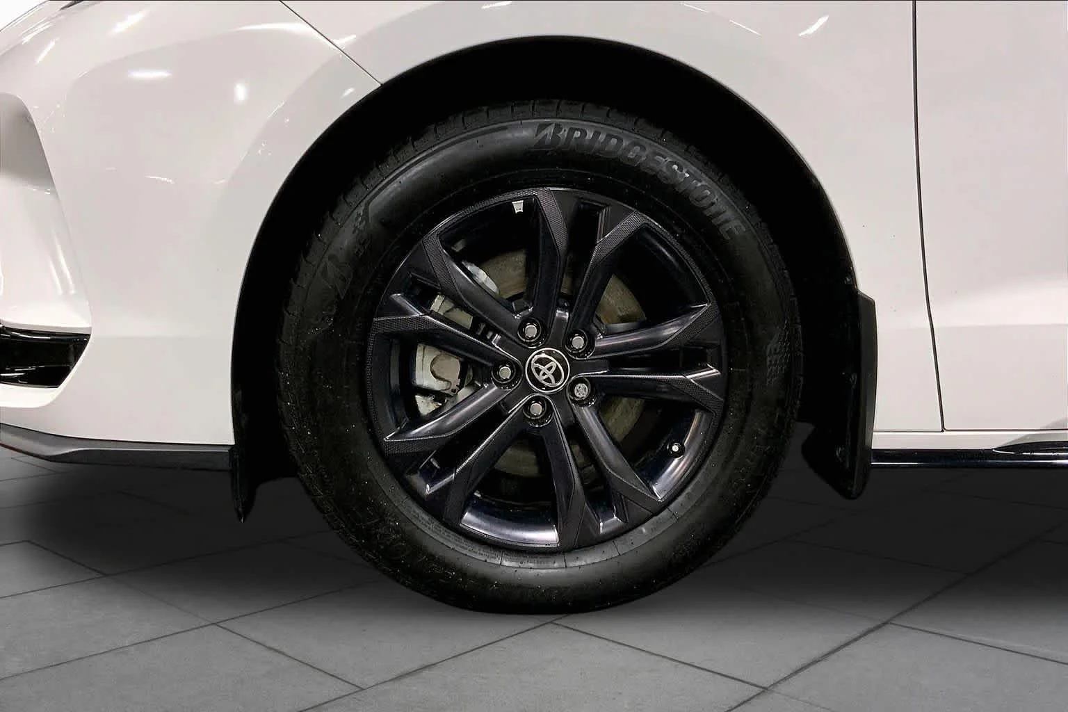 Used 2025 Ice Cap Toyota XSE image 11