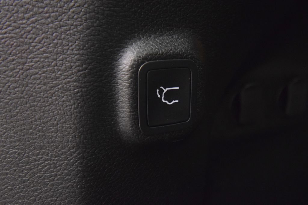 Used 2023 Gray Jeep Altitude image 22