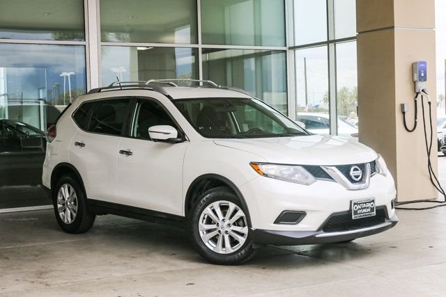 Used 2016 White Nissan SV image 2