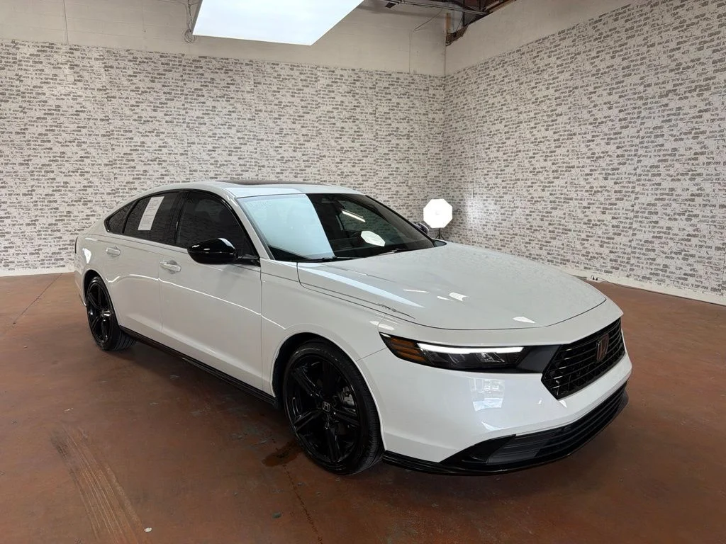 Used 2025 Platinum White Pearl Honda Sport-L image 1