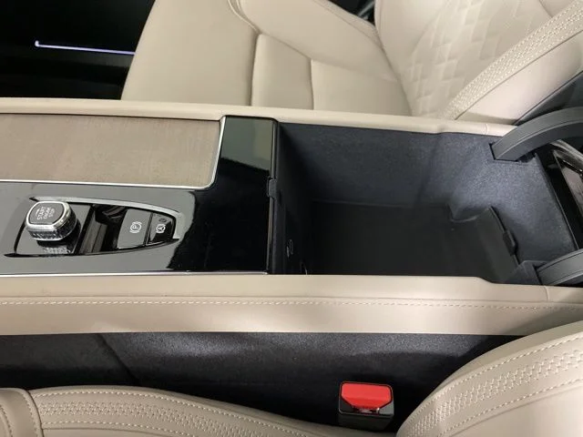 2025 Volvo XC90 Core - Photo 33