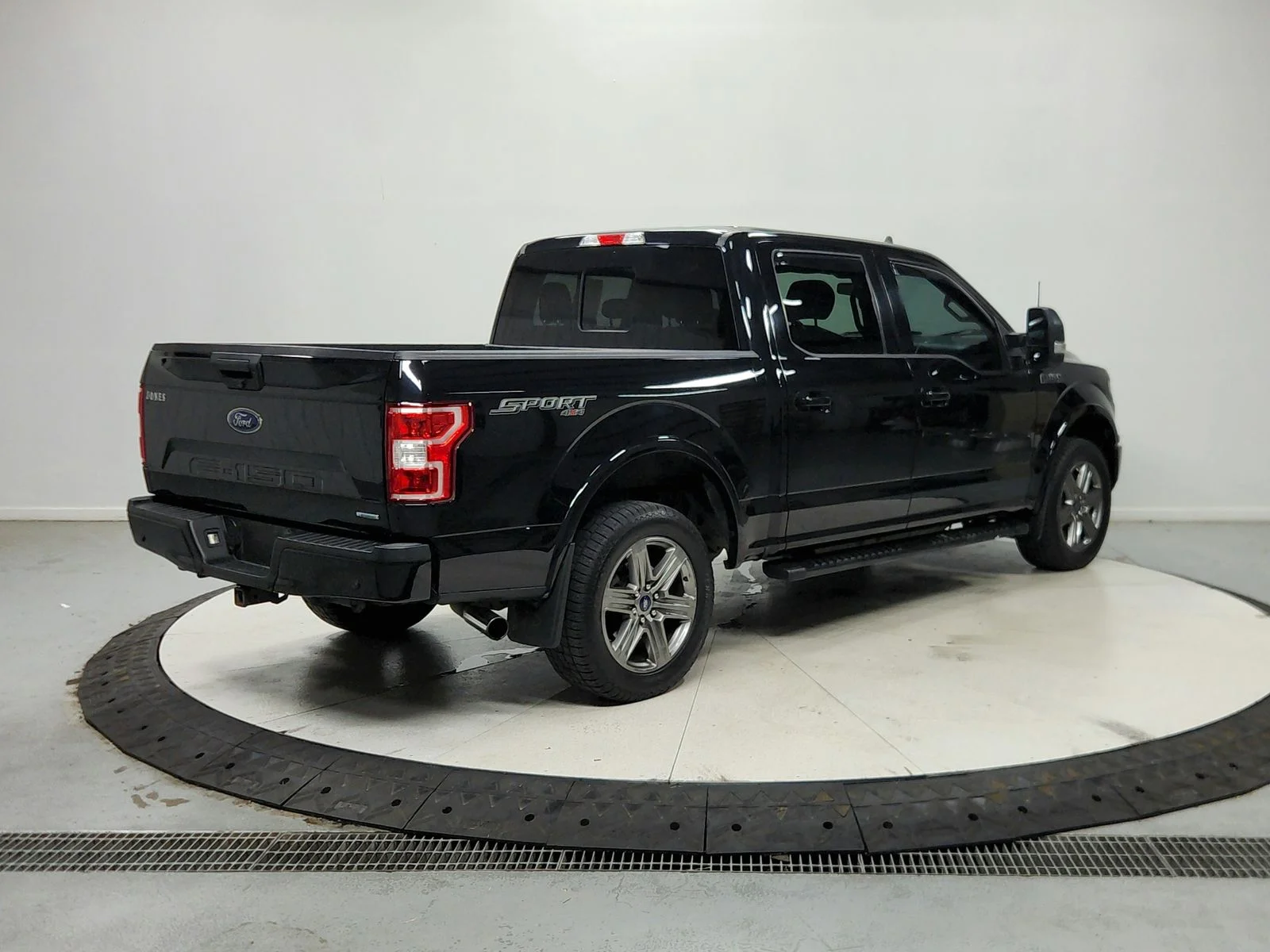 Used 2020 Black Ford XLT image 7