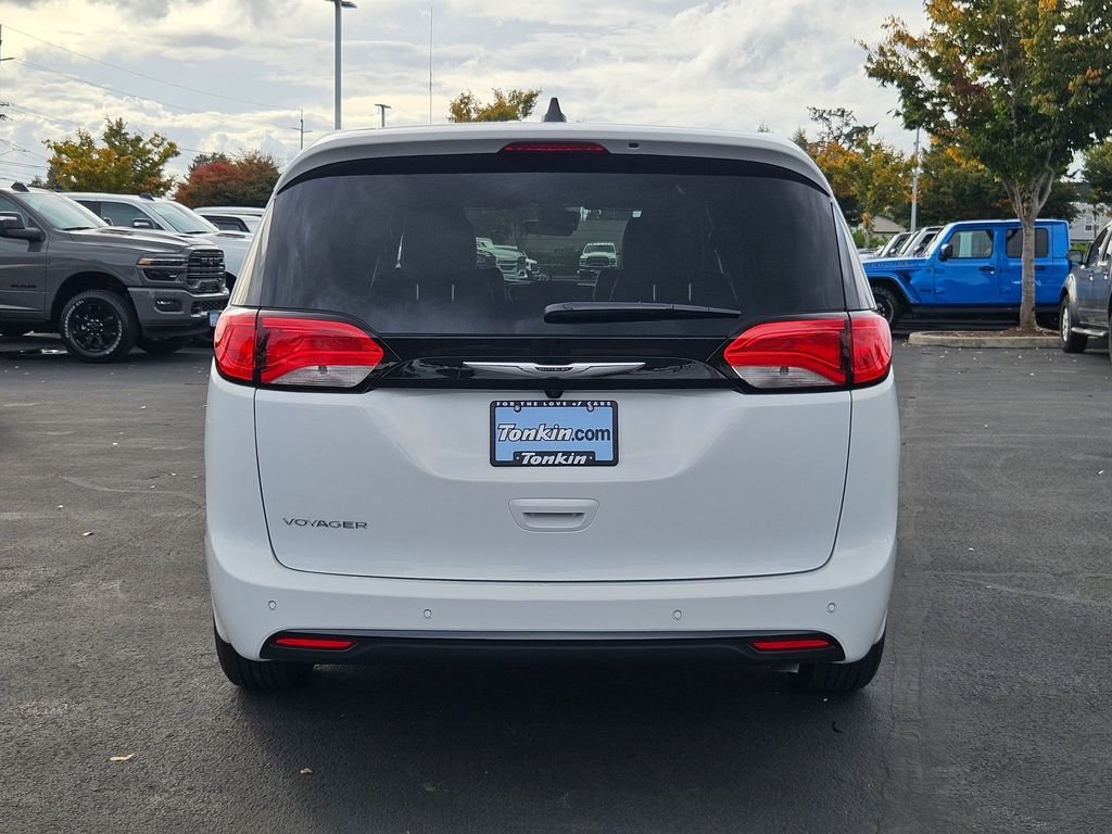 2026 Chrysler Voyager LX - Photo 5
