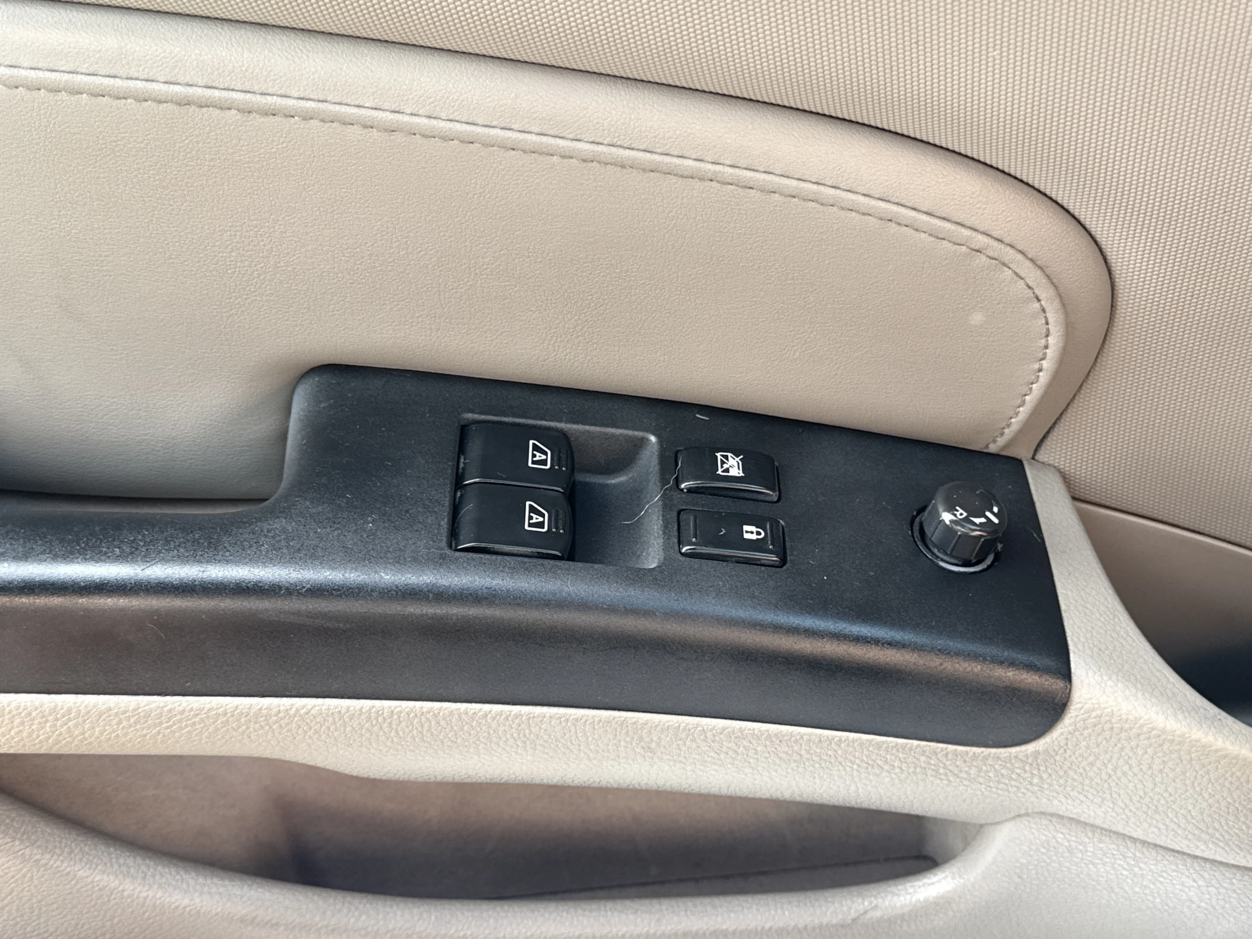 Used 2007 Carbon Silver Metallic Nissan Touring image 11