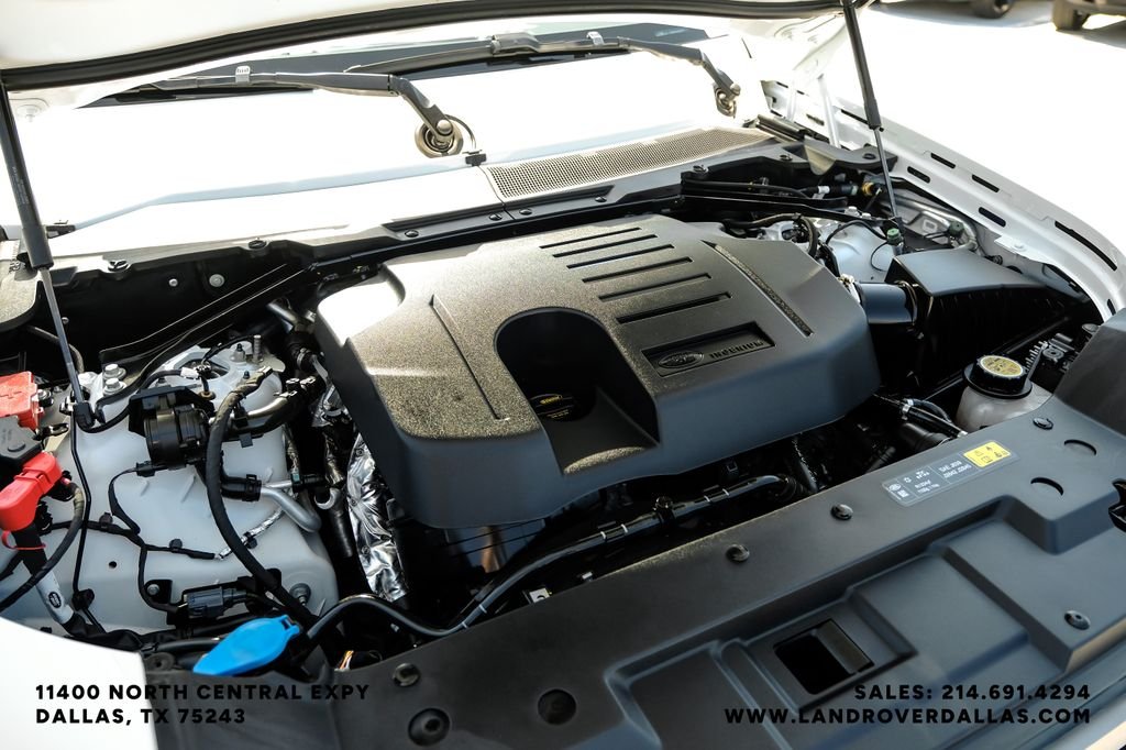Used 2025 Fuji White Land Rover X-Dynamic SE image 38