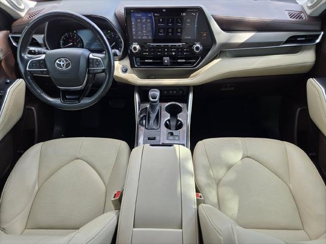 Certified Used 2021 RUBY FLARE PEARL Toyota  image 23