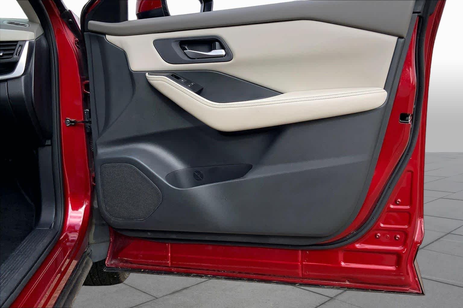 Used 2025 Scarlet Ember Tintcoat Nissan SV image 23
