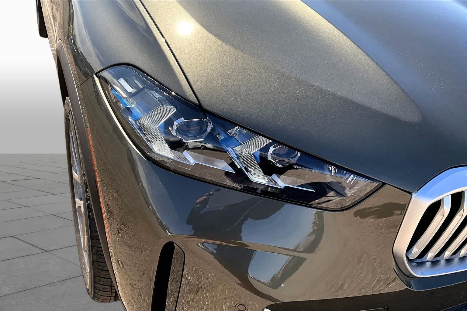 New 2026 Manhattan Green Metallic BMW xDrive40i image 12