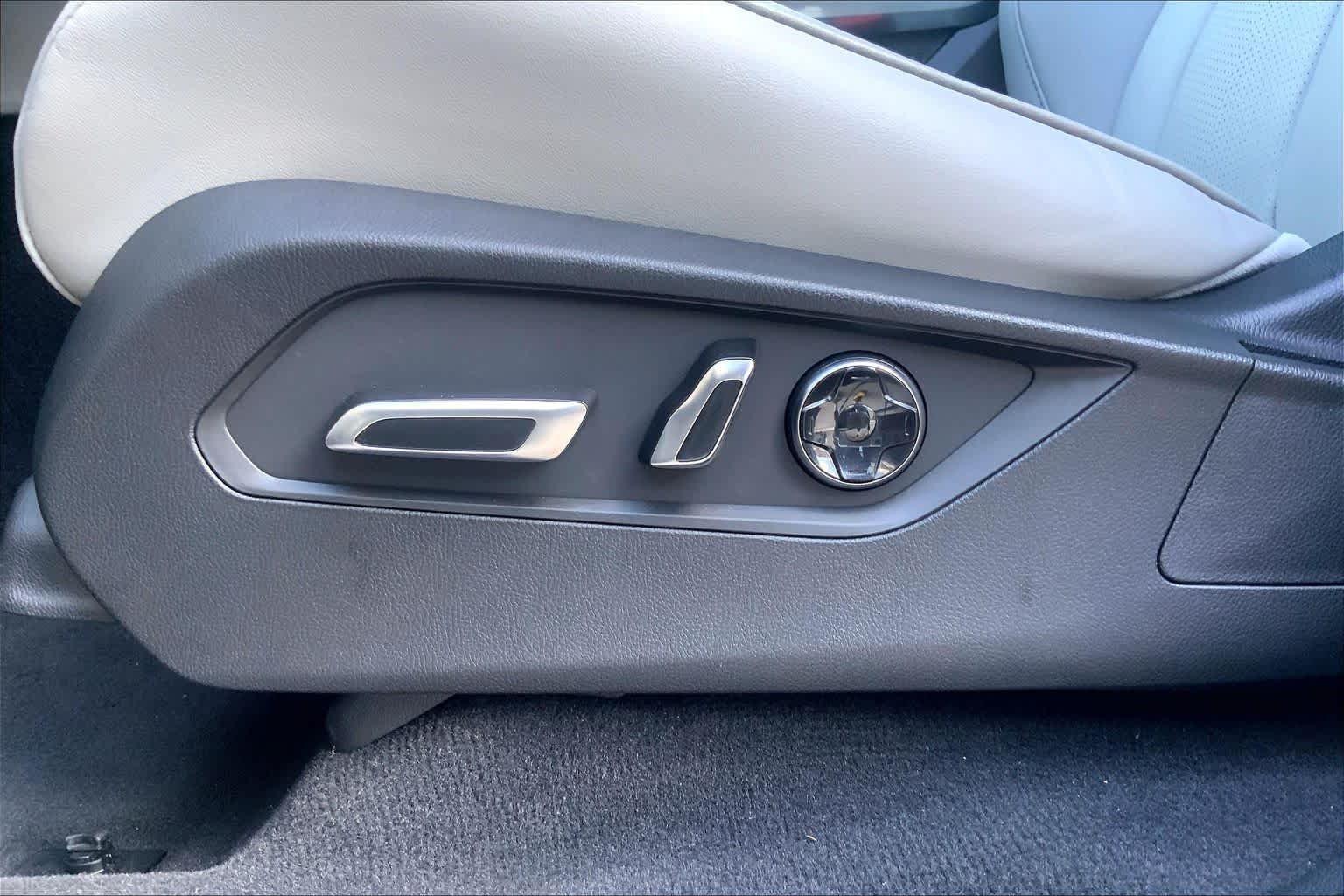 Used 2026 Solar Silver Metallic Acura w/Technology Package image 34