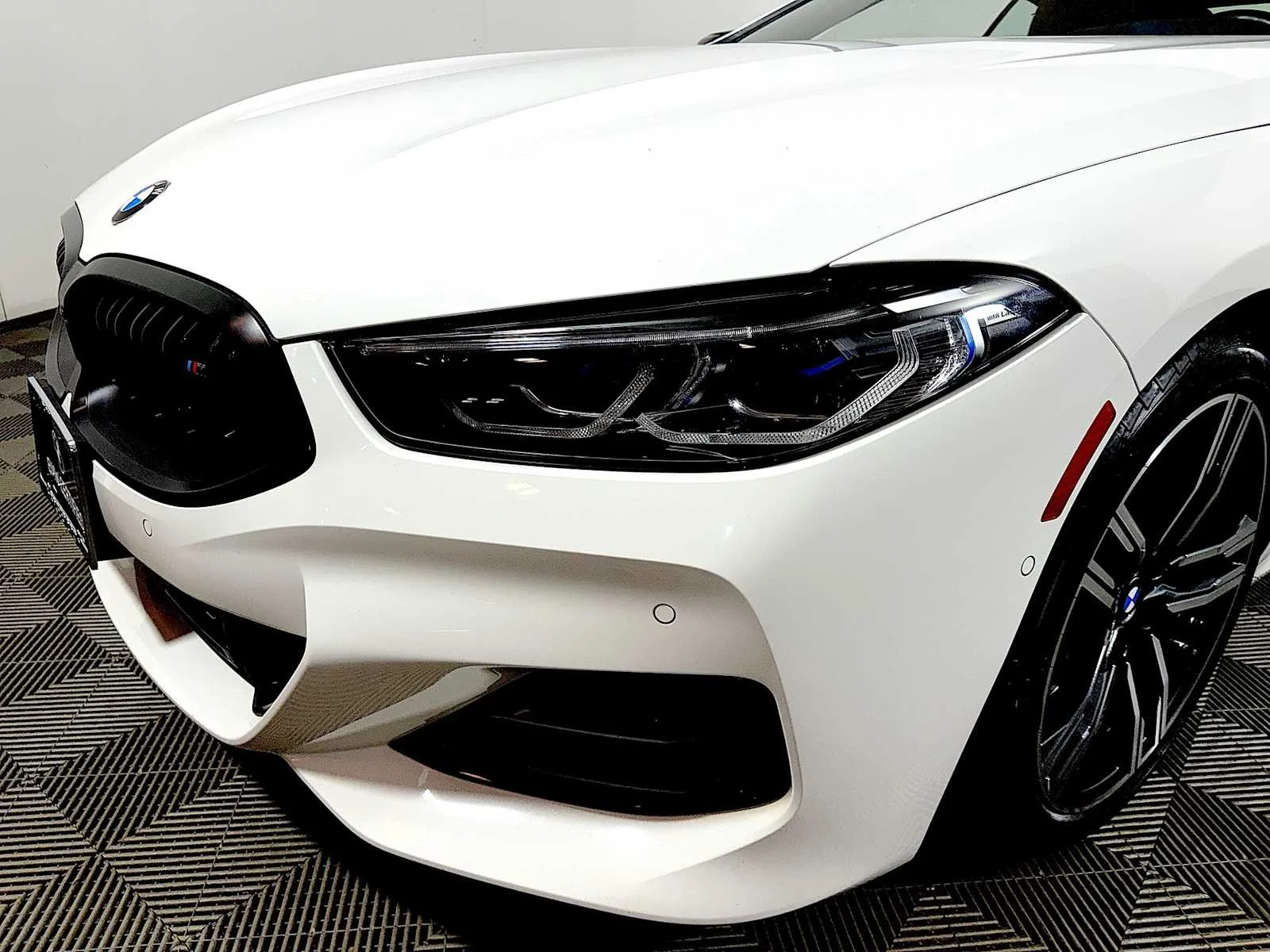 2024 BMW 8 Series M850i - Photo 28