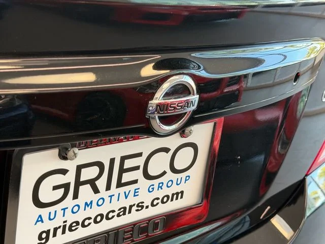 Used 2019 Black Nissan 1.6 SV image 12