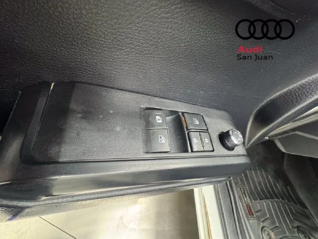Used 2018 White Toyota SR image 33