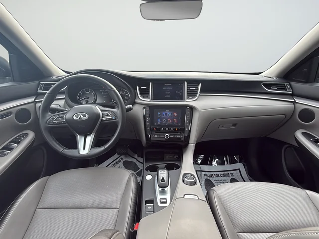 Used 2023 White INFINITI LUXE image 9