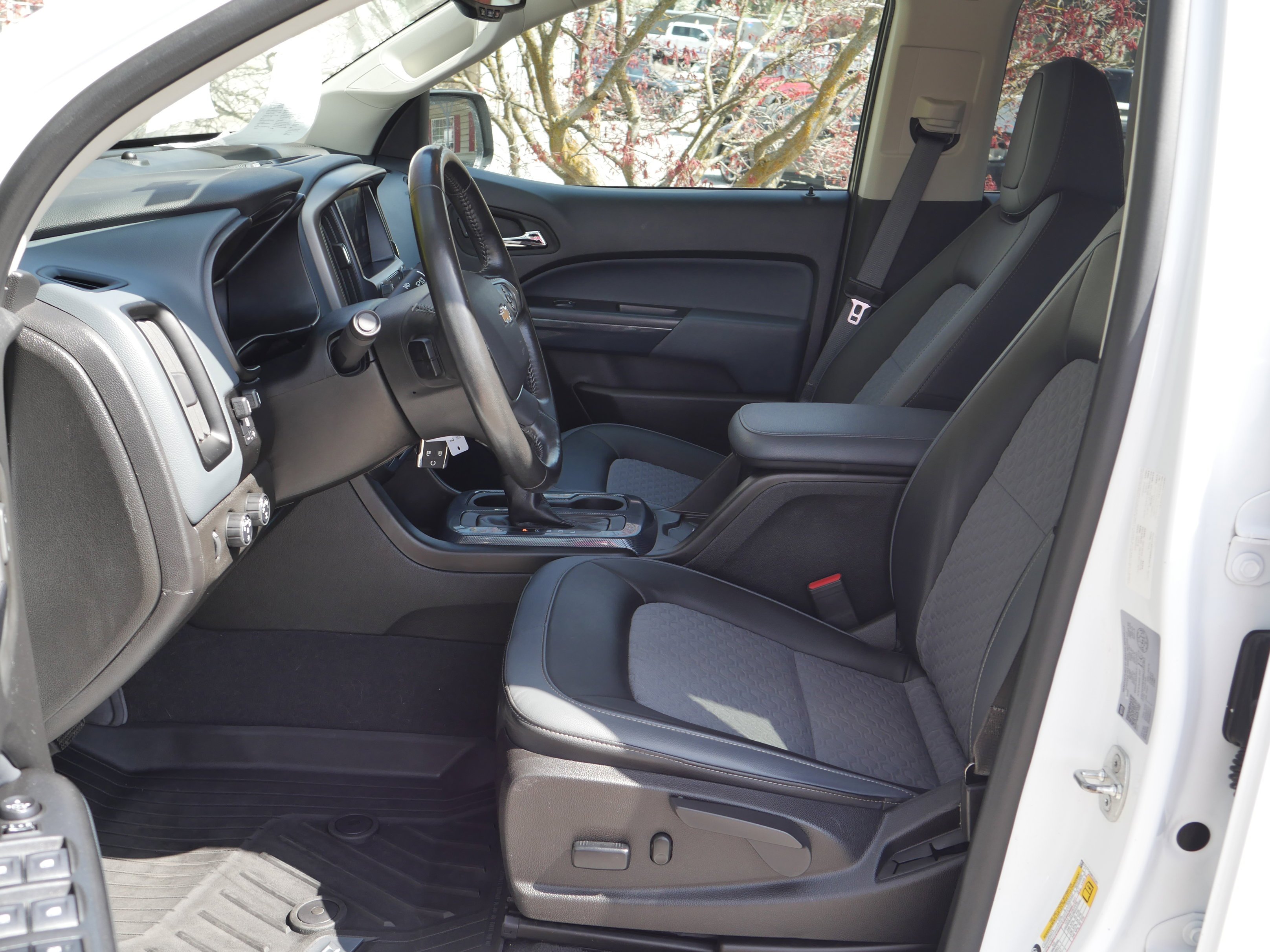 Used 2022 Summit White Chevrolet 4WD Z71 image 3