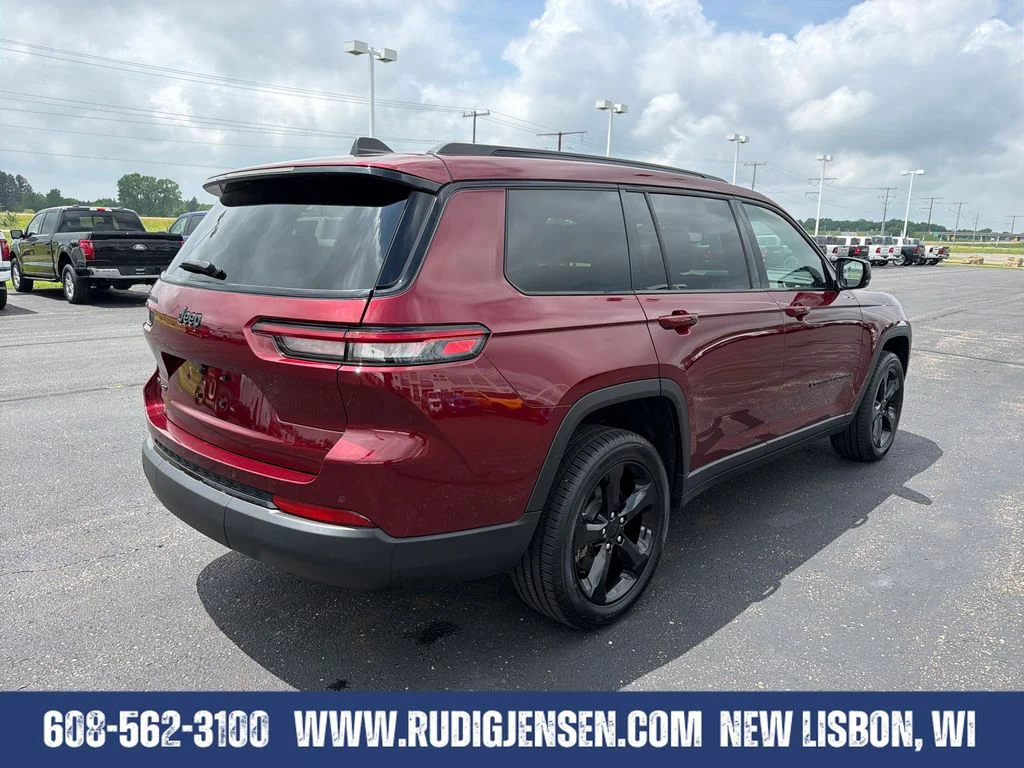 Used 2023 Velvet Red Pearlcoat Jeep Altitude image 5