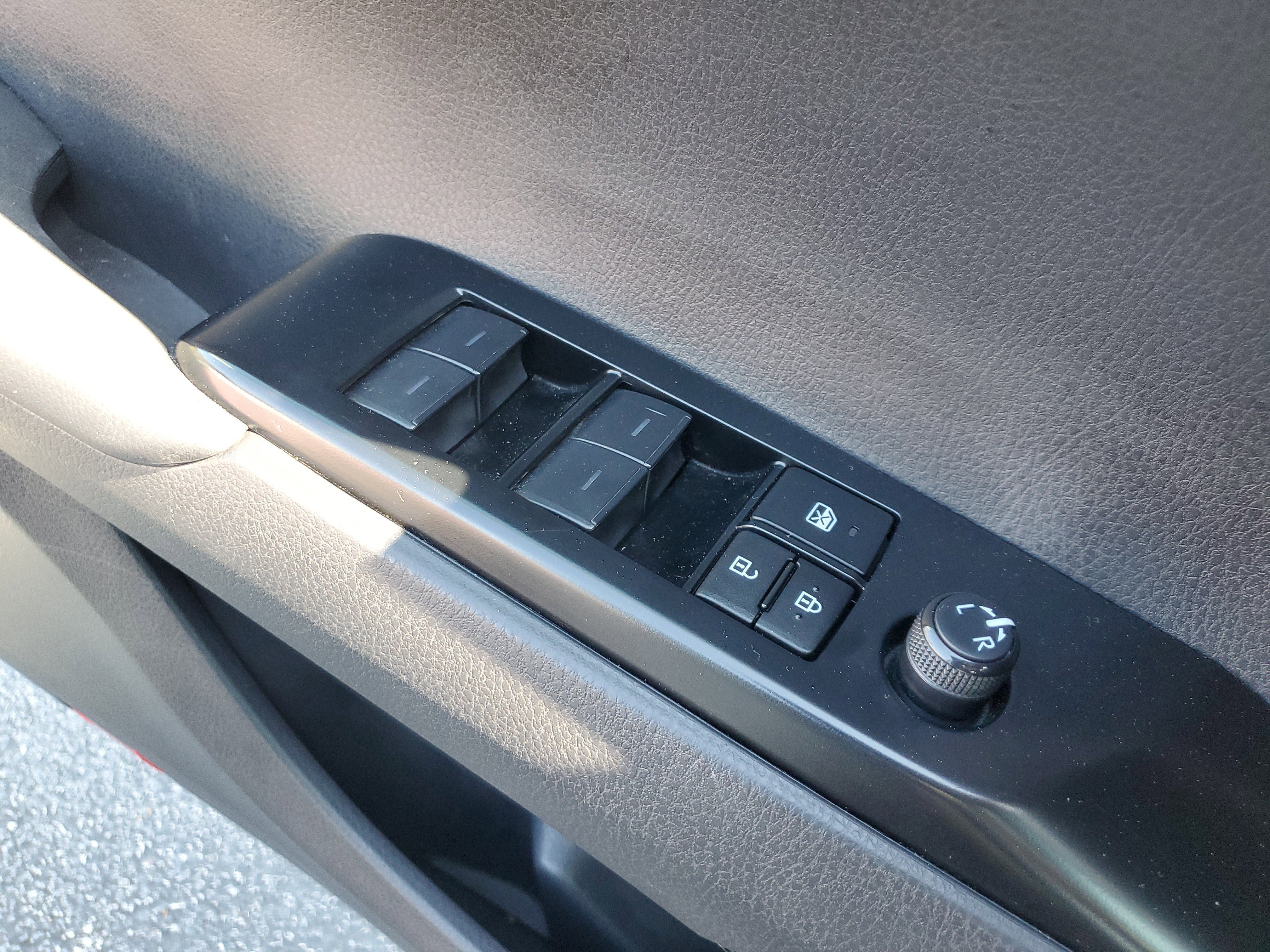Used 2025 Ice Toyota LE image 30