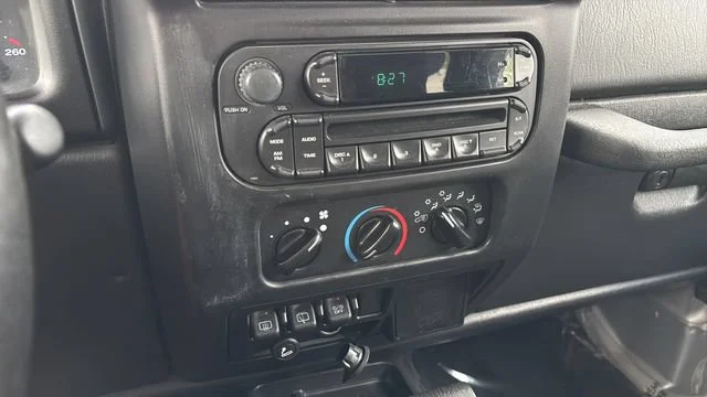 Used 2006 Silver Jeep Unlimited LWB image 26