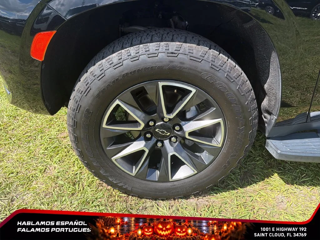 Used 2022 BLACK Chevrolet Z71 image 10