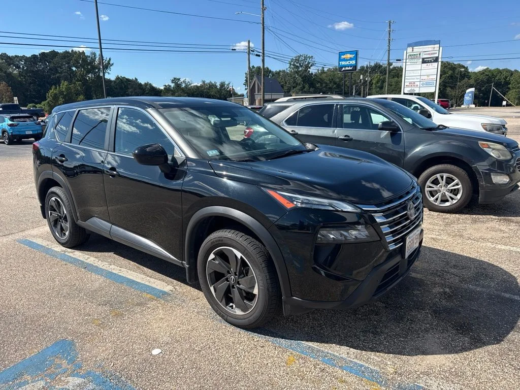 Used 2025 Super Black Nissan SV image 5