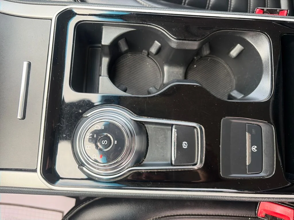 Used 2020 Oxford White Ford SEL image 23