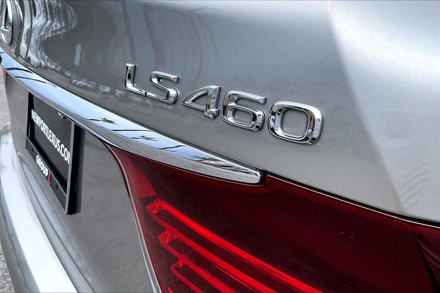 Used 2017 Atomic Silver Lexus  image 9