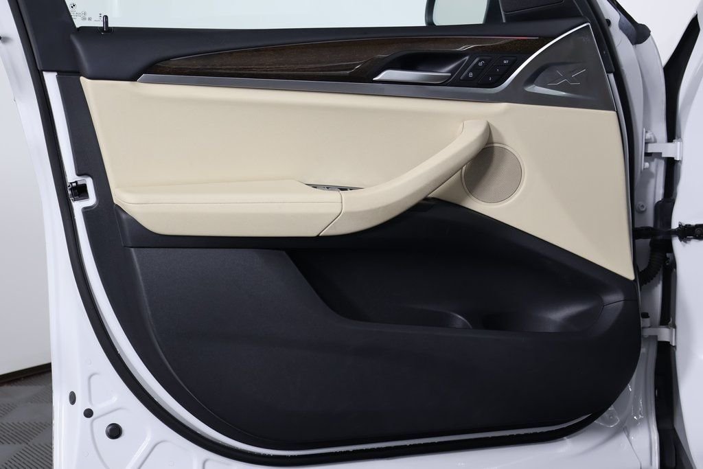 Used 2023 Mineral White Metallic BMW xDrive30i image 11