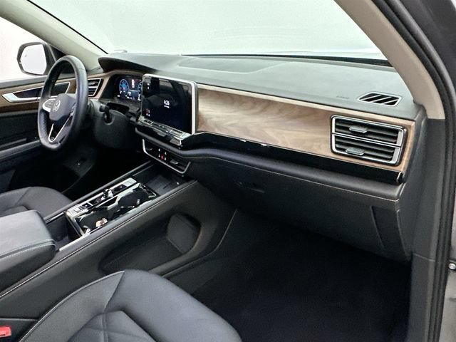 2025 Volkswagen Atlas SE w/Tech - Photo 13