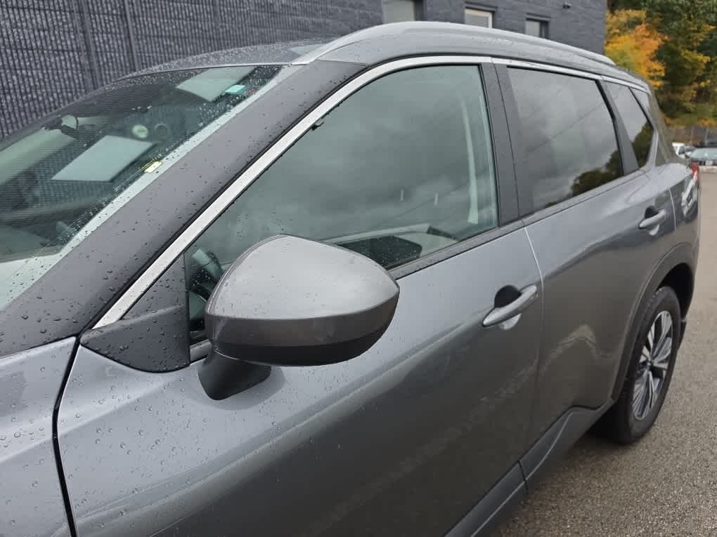 Used 2023 Gun Metallic Nissan SV image 4