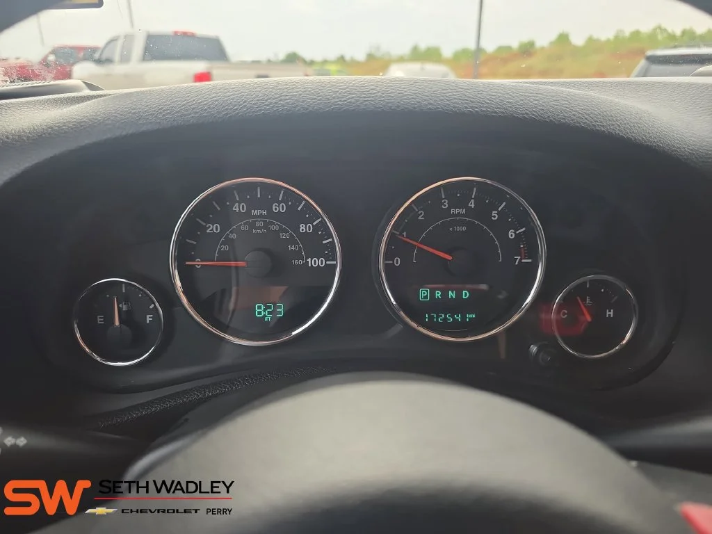 Used 2015 Red Jeep Sport image 18