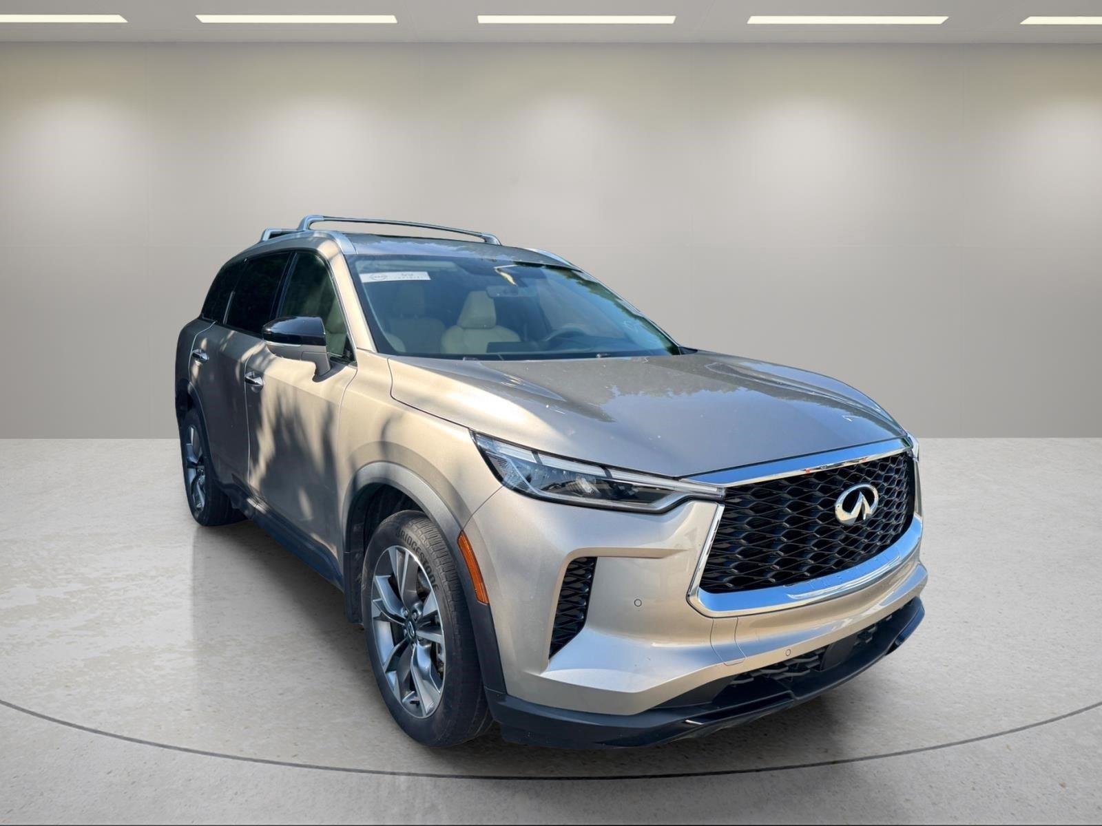 Used 2024 Warm Titanium INFINITI LUXE image 25
