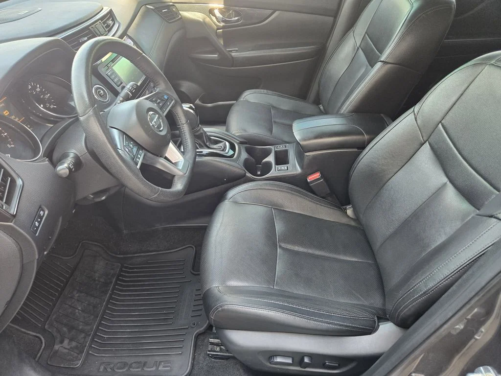 Used 2019 Gray Nissan SL image 14