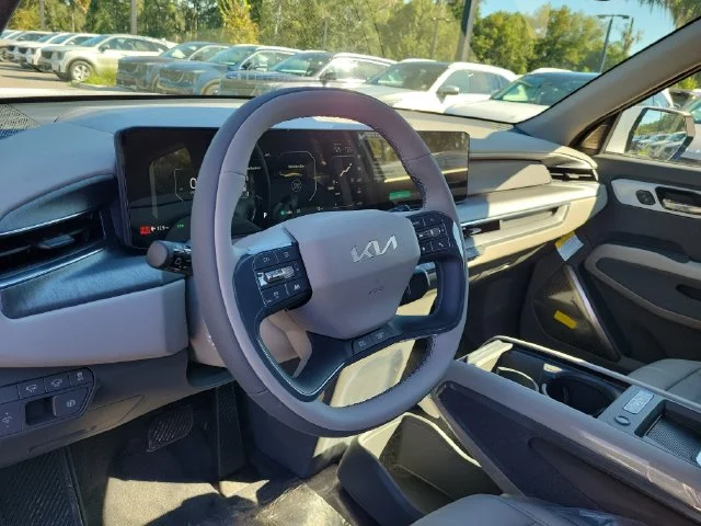 New 2026 Glacial White Pearl Kia Land AWD image 17