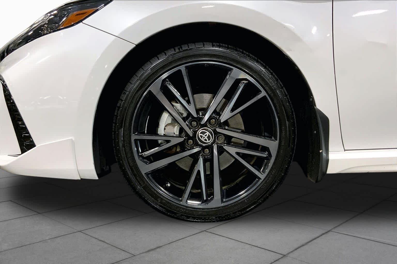 Used 2025 Wind Chill Pearl Toyota XSE image 11