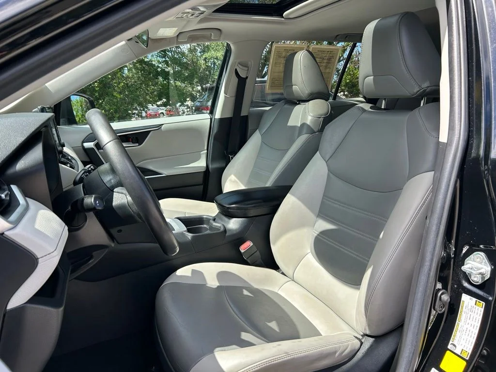 Certified Used 2019 Midnight Black Metallic Toyota XLE Premium image 19