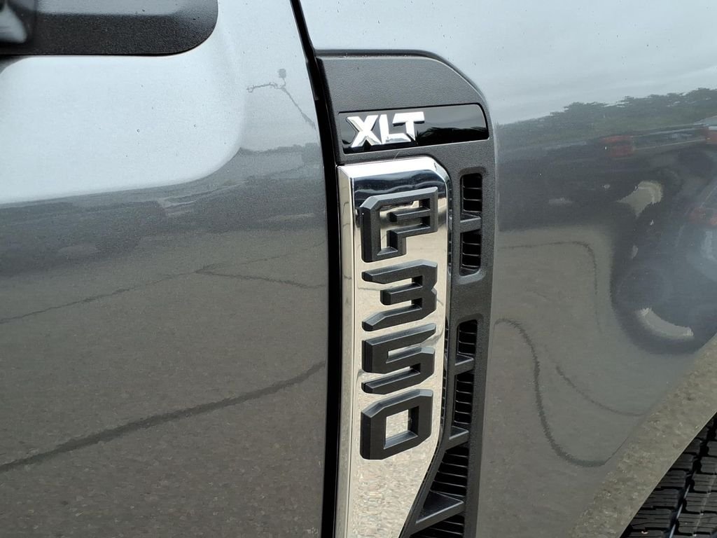 New 2027 Carbonized Gray Metallic Ford F-350® XLT image 11