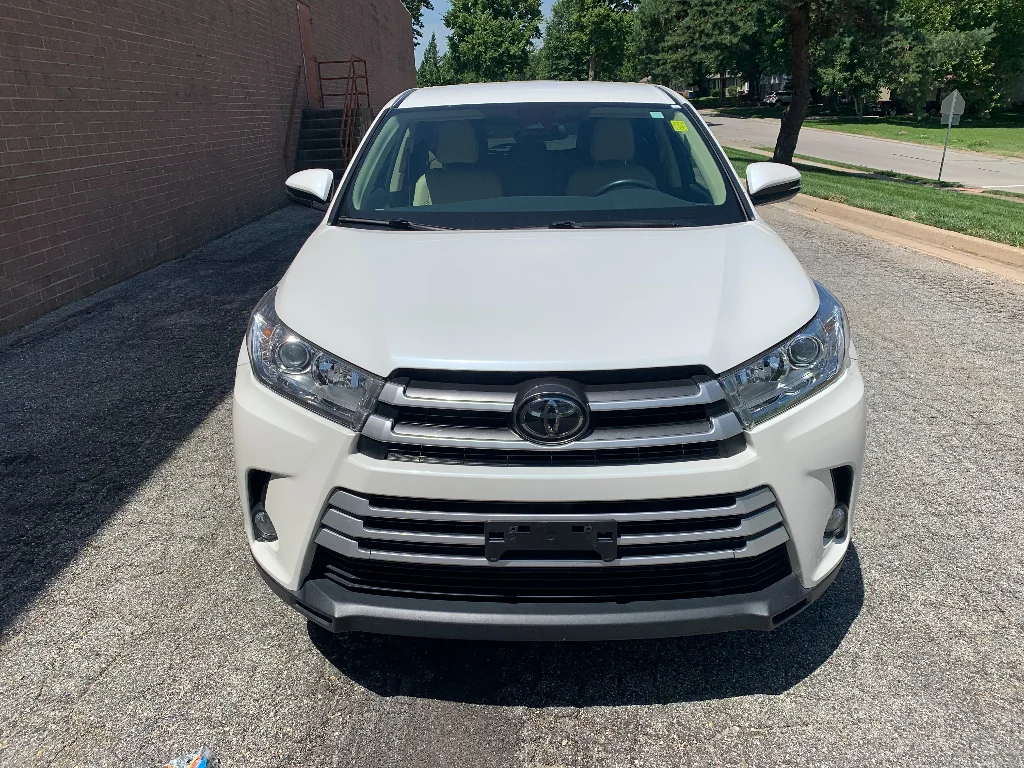 Used 2017 Blizzard Pearl Toyota LE Plus image 8