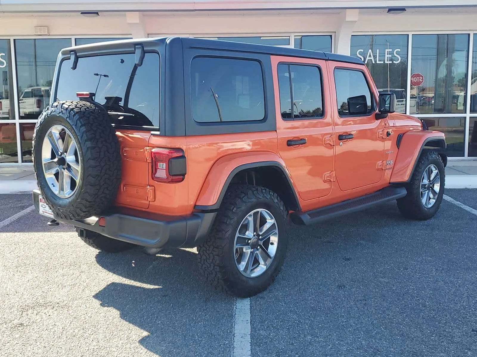 Used 2020  Jeep Sahara image 7
