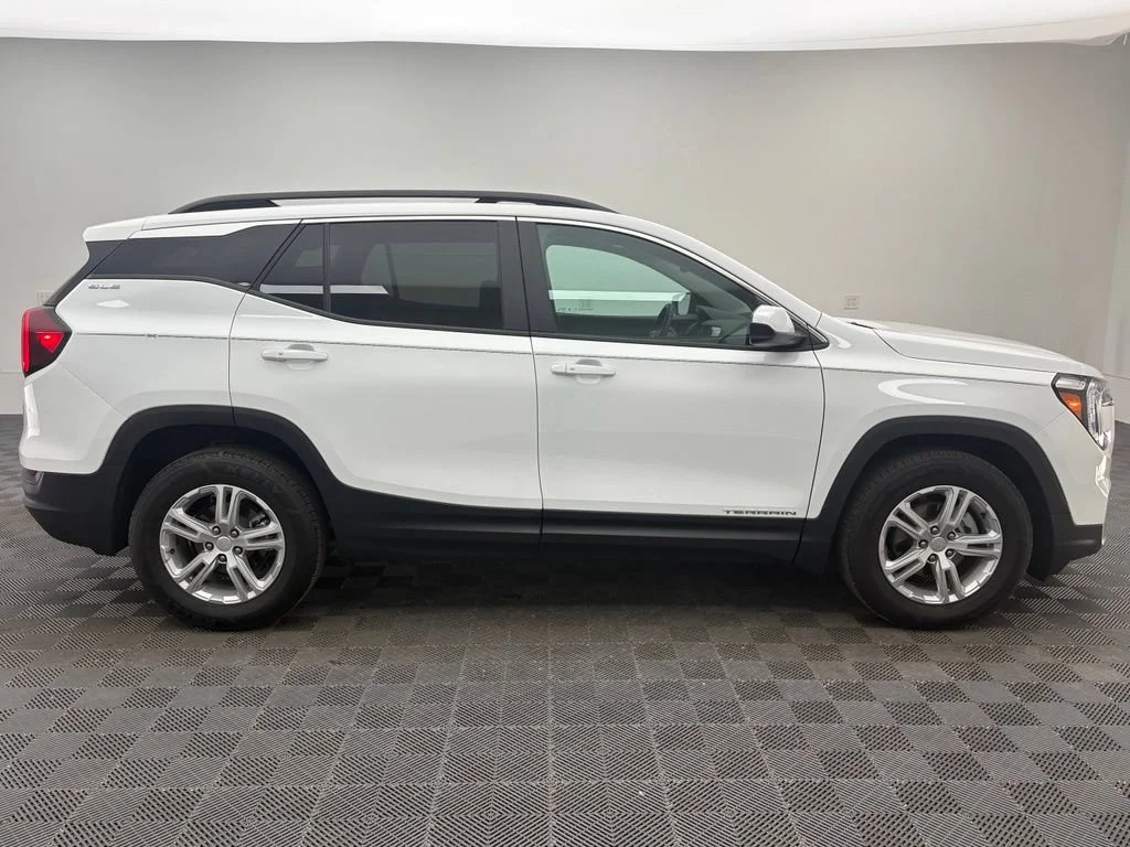 Used 2023 Summit White GMC SLE image 6