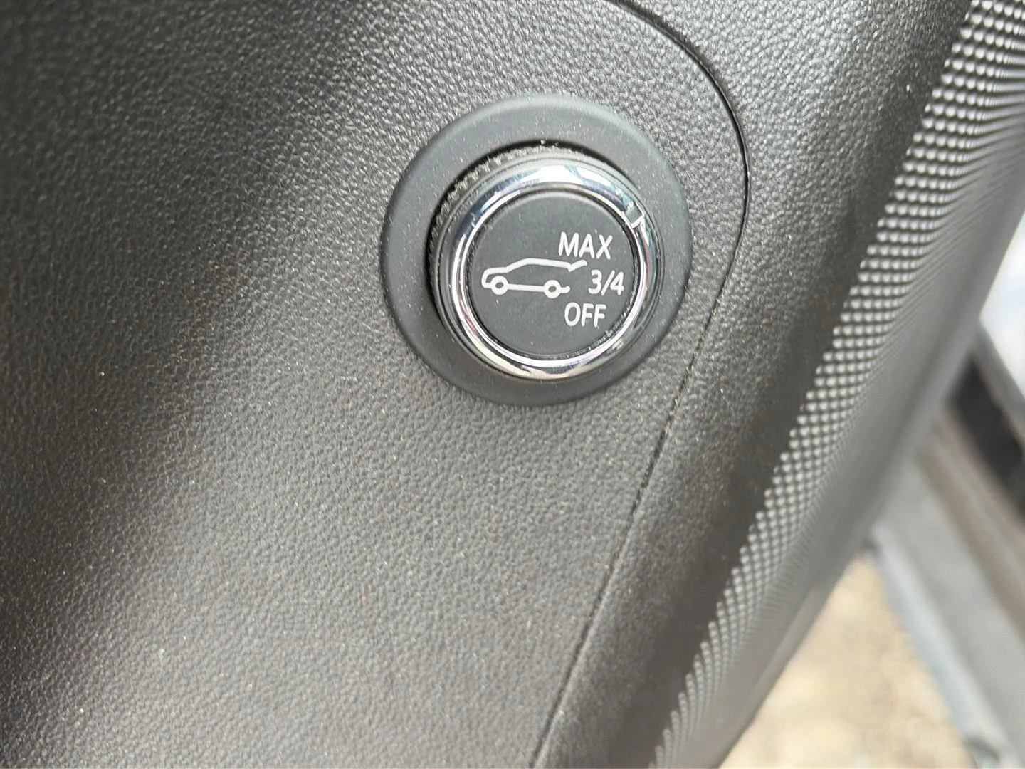 Used 2022 Ebony Twilight Metallic GMC SLE image 8