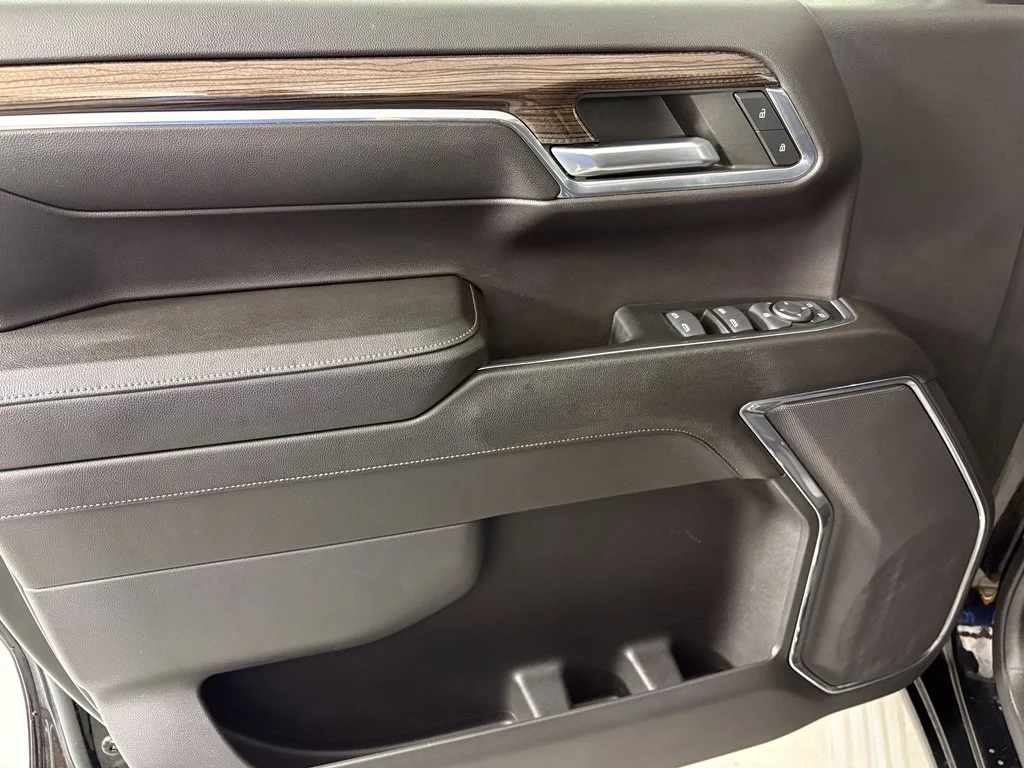 Used 2023 Black Chevrolet LT image 17
