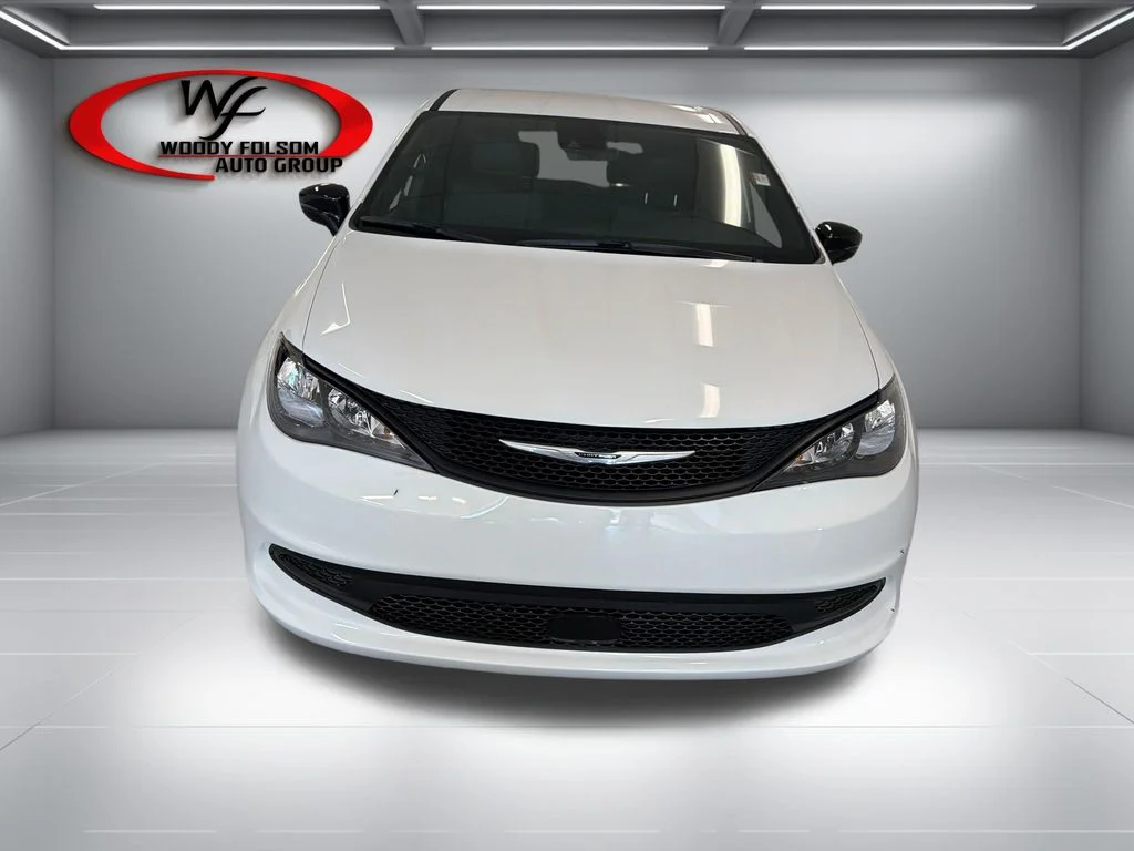 New 2027 Bright White Clear-Coat Paint Chrysler LX image 2