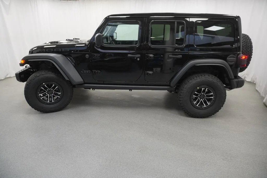 New 2026 Black Clear-Coat Exterior Paint Jeep Moab 392 image 14