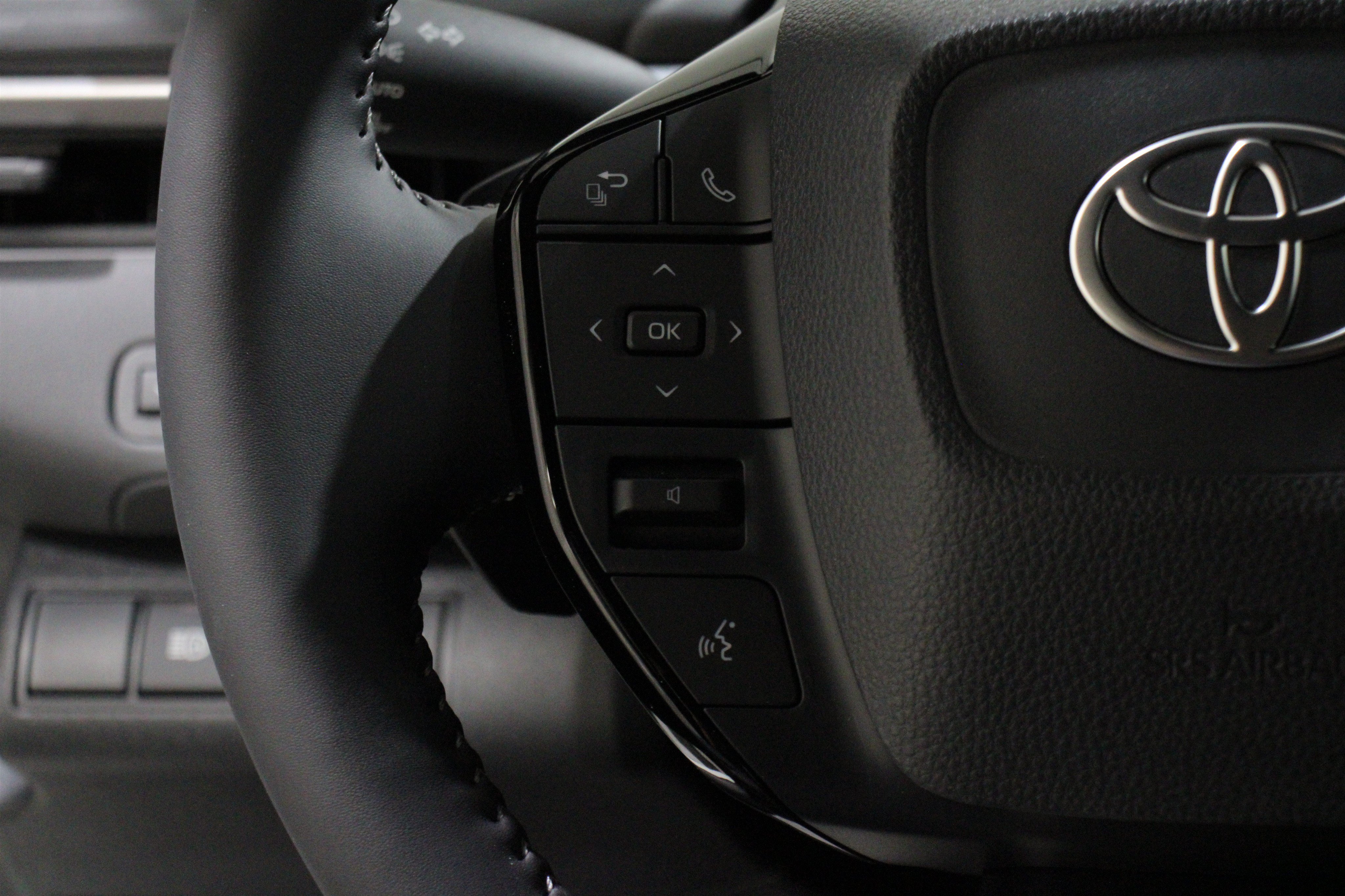 New 2026 Wind Chill Pearl Toyota XSE image 9