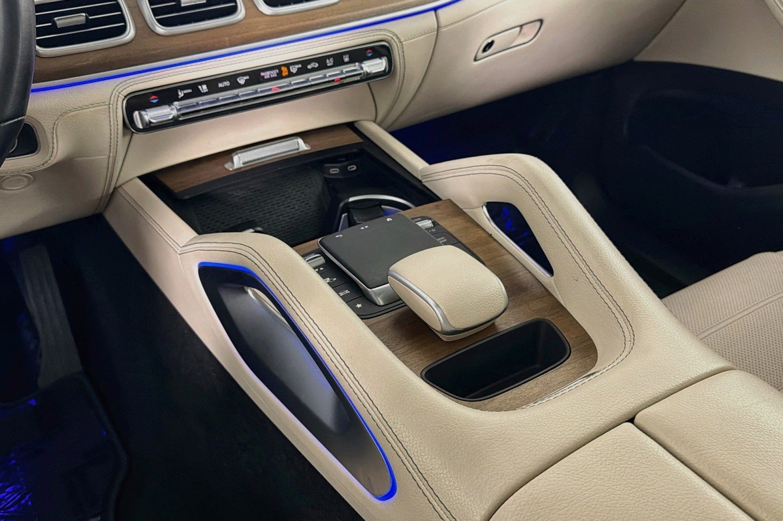 Certified Used 2024 MANUFAKTUR Diamond White Metallic Mercedes-Benz GLE 450e Plug-In Hybrid image 6