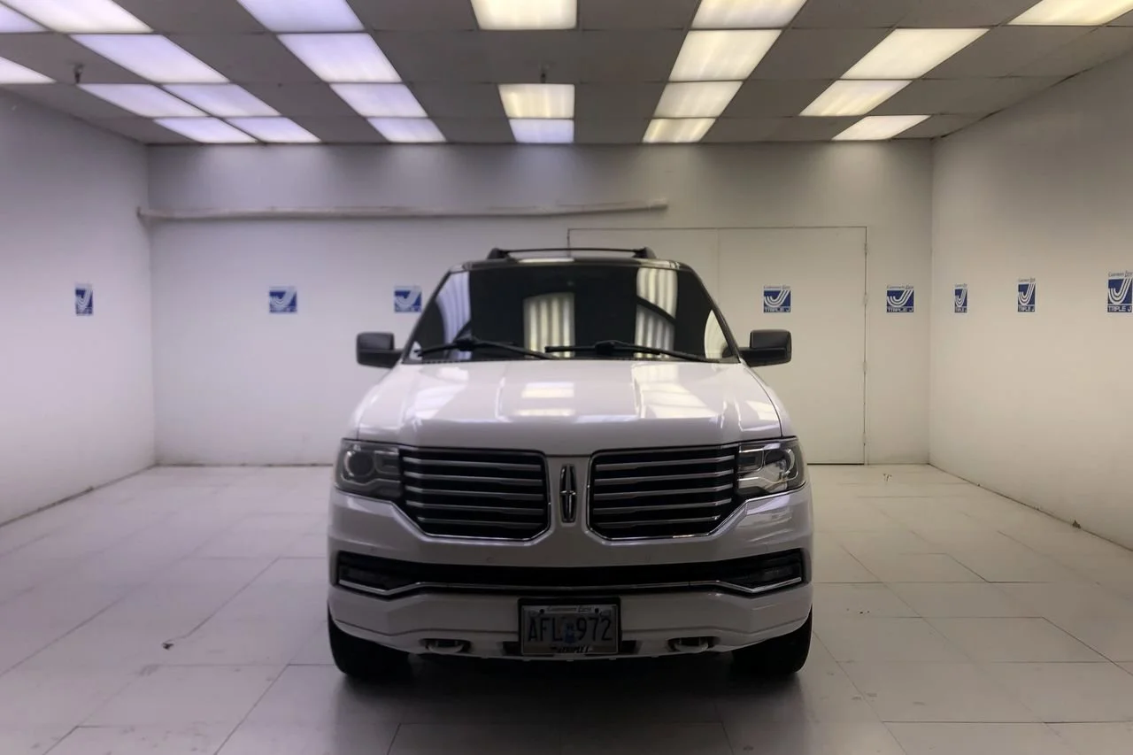 Used 2015 White Platinum Lincoln  image 6