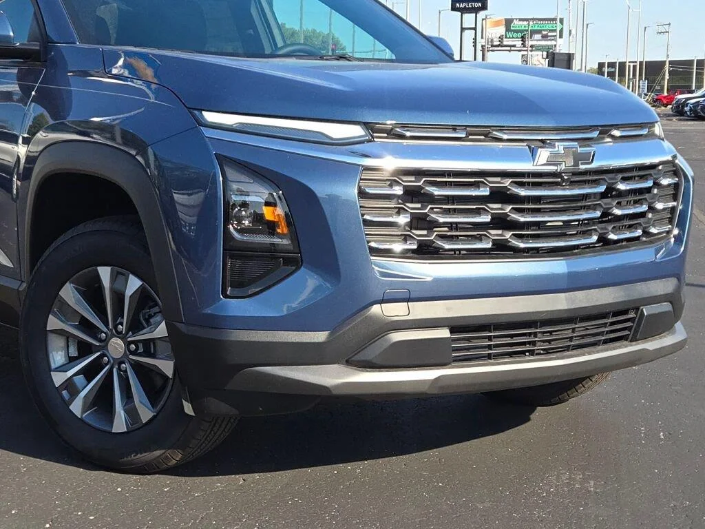2027 Chevrolet Equinox LT - Photo 2
