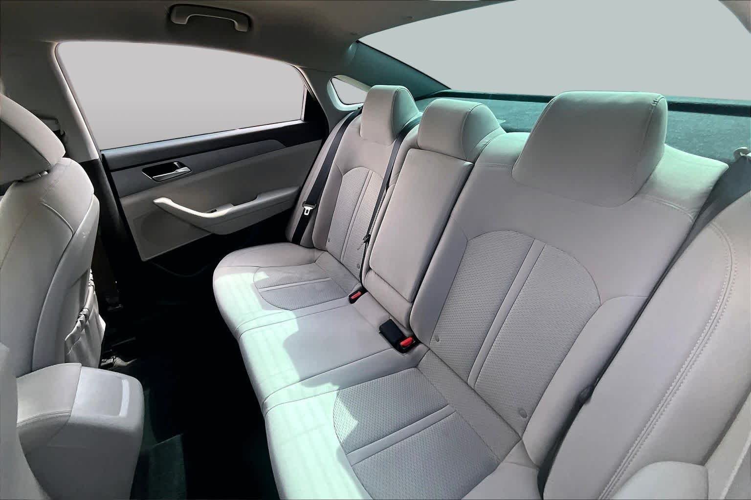 Used 2019 Phantom Black Hyundai SE image 19