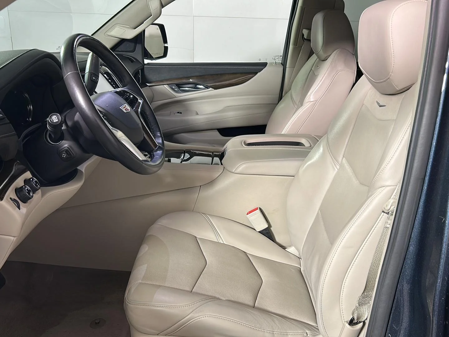 Used 2020 Shadow Metallic Cadillac Premium Luxury image 17